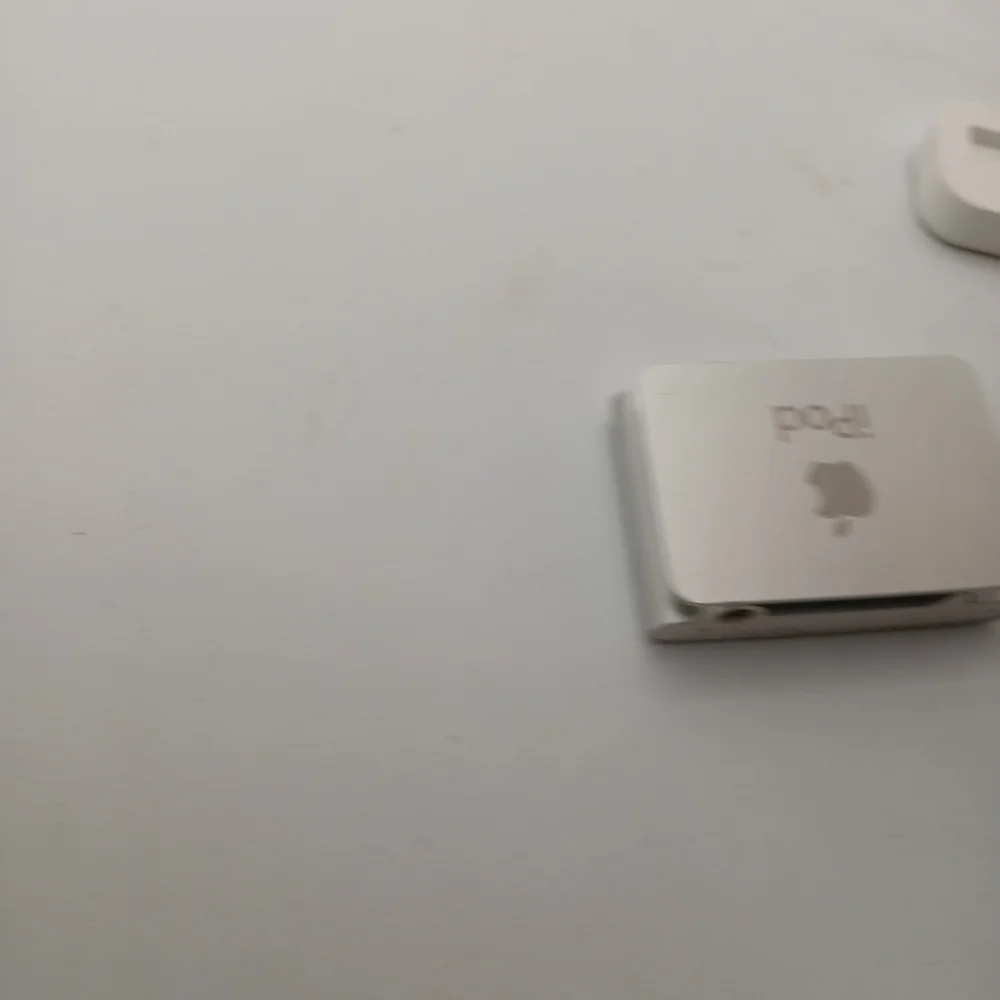 Apple iPod Shuffle 2nd Gen A1204 Silver / Gray -  MP3 Player Vintage  Untested - Picture 5 of 12